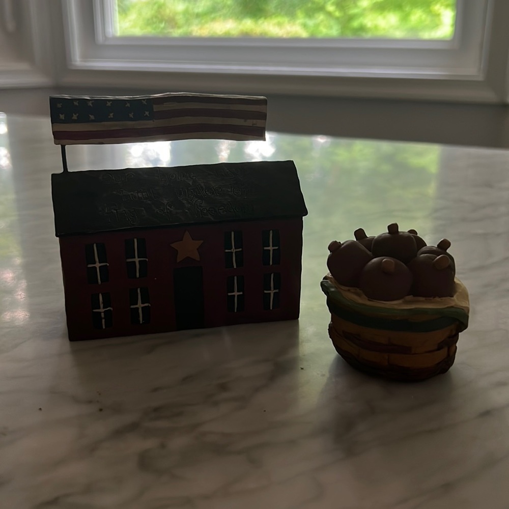 Primitive Schoolhouse set of 2